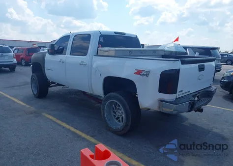 2010 Chevrolet Silverado K1500 Ltz z USA, uszkodzony, nr VIN 3GCRKTE33AG172087